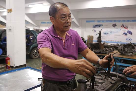 说明: C:\Users\Administrator\Desktop\何振吉照片\8L6A6385.JPG