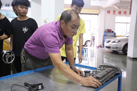 说明: C:\Users\Administrator\Desktop\何振吉照片\8L6A6398.JPG